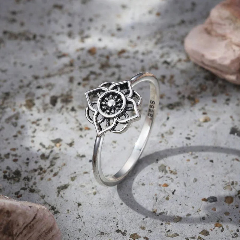 Elegant Vintage Silver Lotus Flower Ring