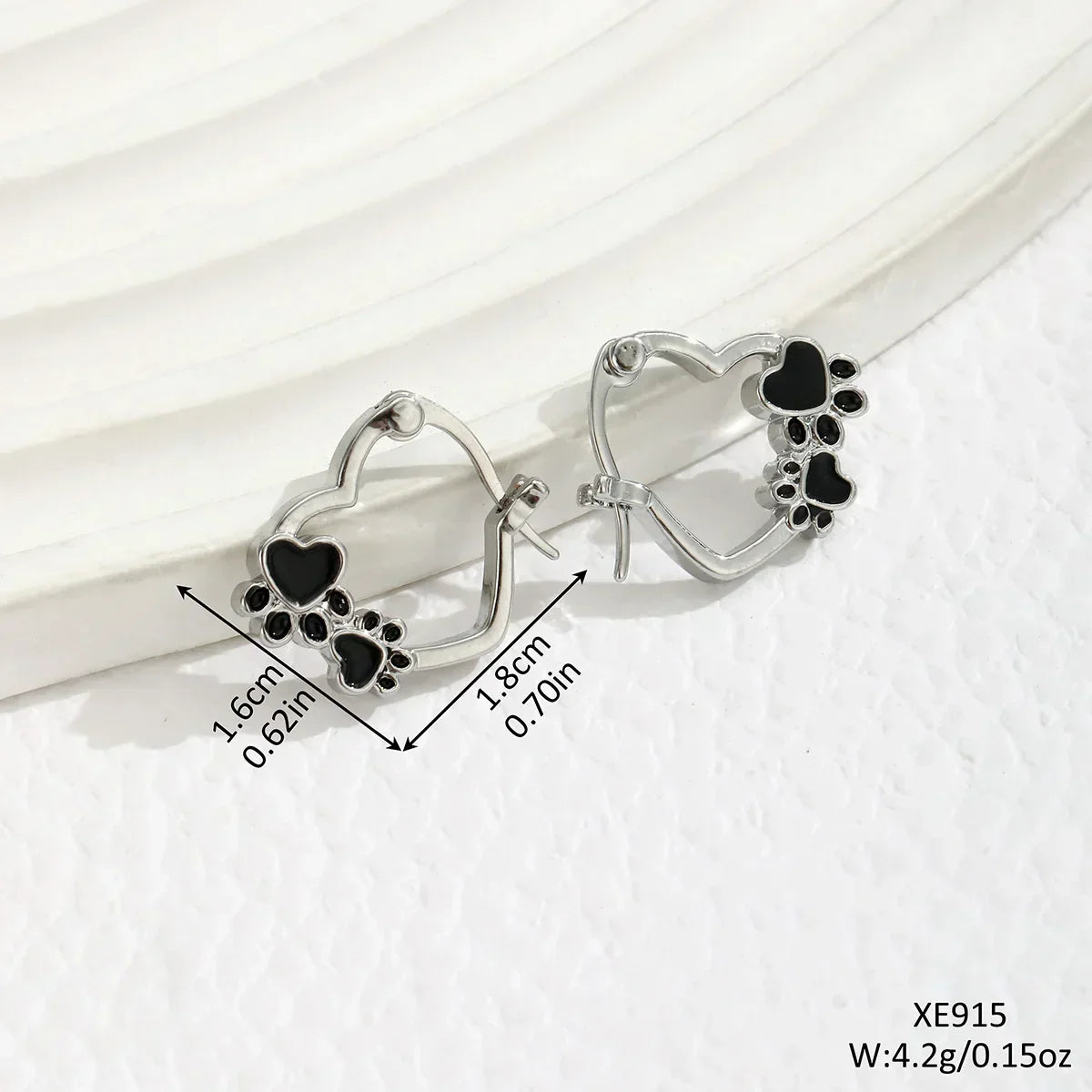 Huggie earrings with heart and black enamel